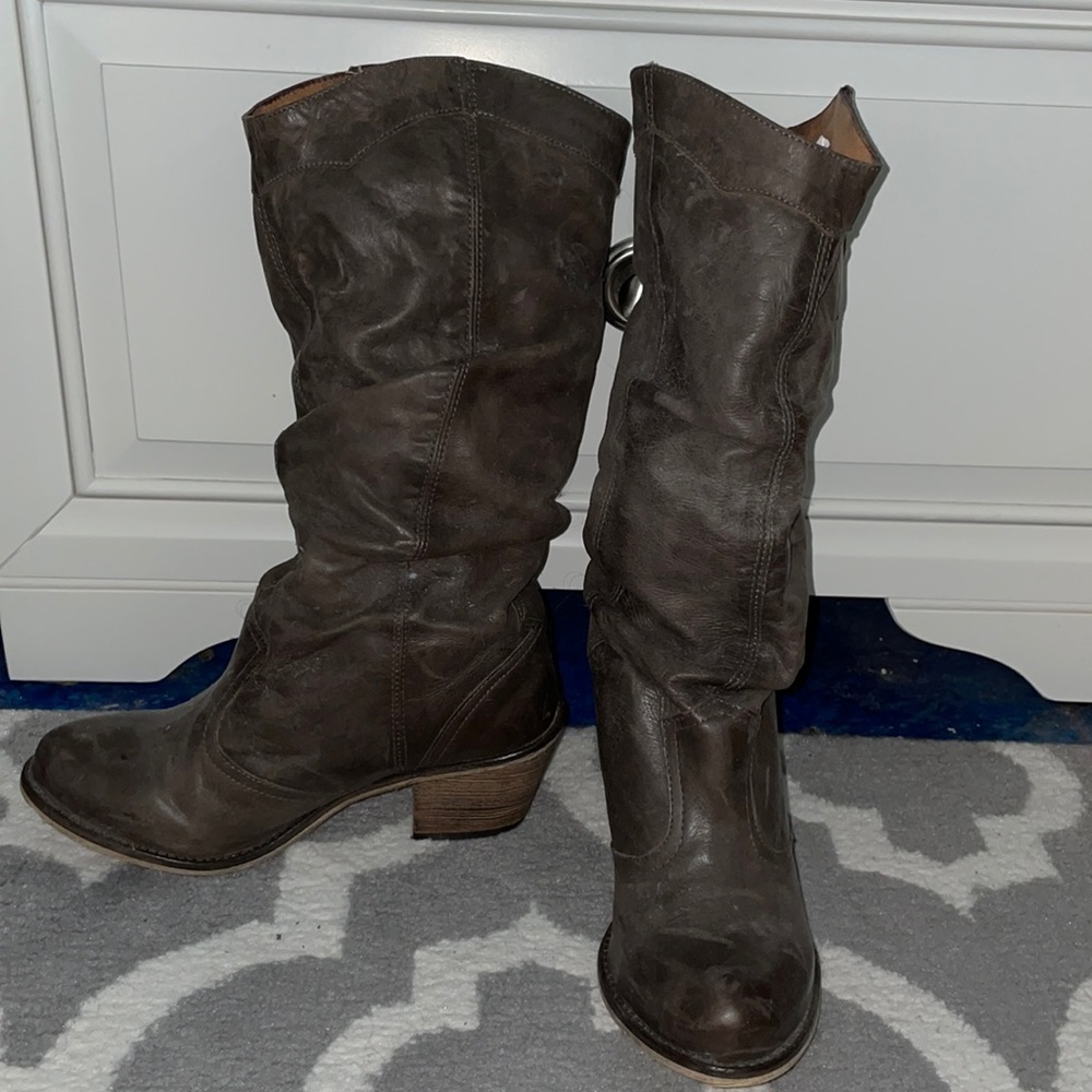 Women’s size 8 grey boots